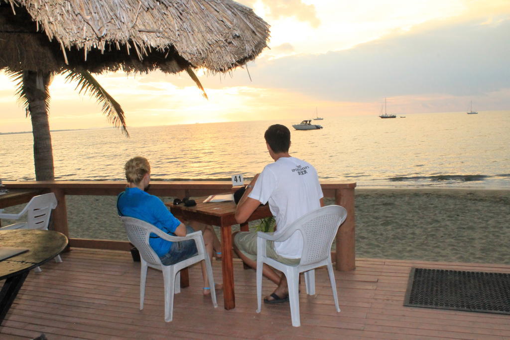 Smugglers Cove Beach Resort & Hotel Nadi Exterior foto
